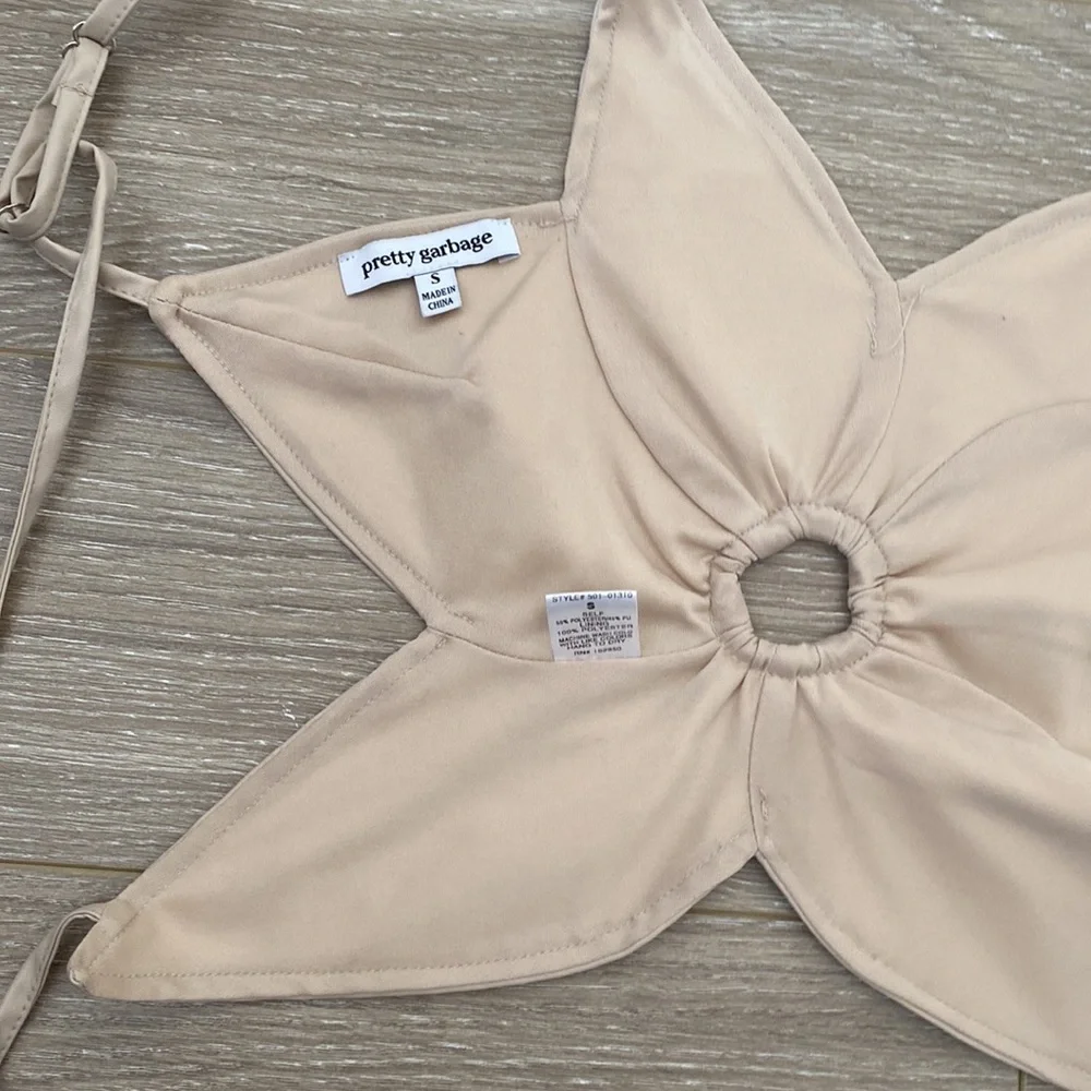 UO Vegan Leather Flower Crop Top - Picture 4 of 4